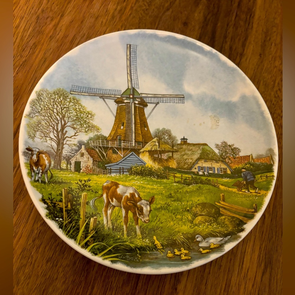 Vintage Van Hunnik Collectors Plate